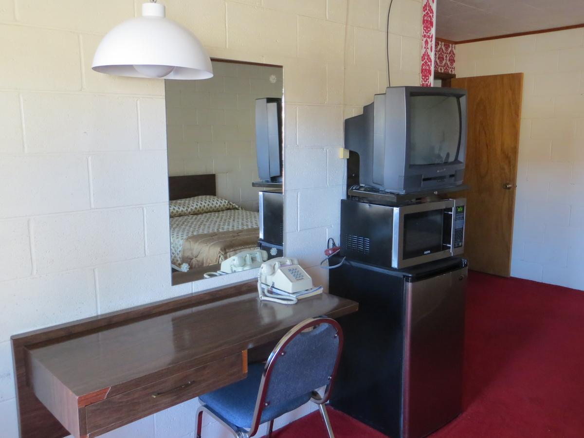 Alamo Inn *